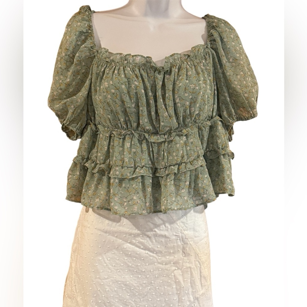 She + Sky Ladies M Floral Green cropped Ruffle Blouse - Picture 2 of 7